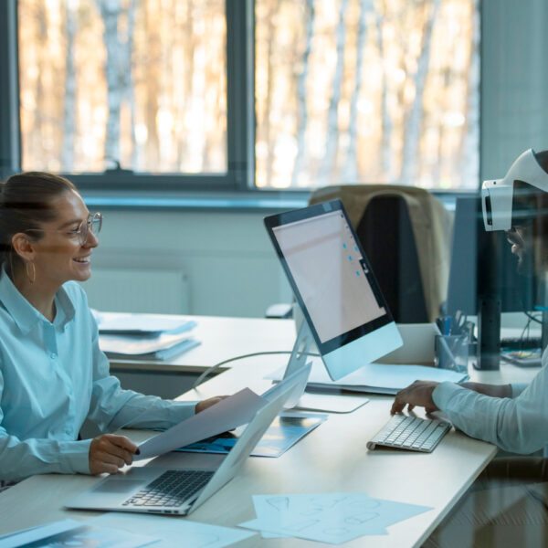 Tecnologia no escritório: o que vale a pena ter físico em um mundo digital?