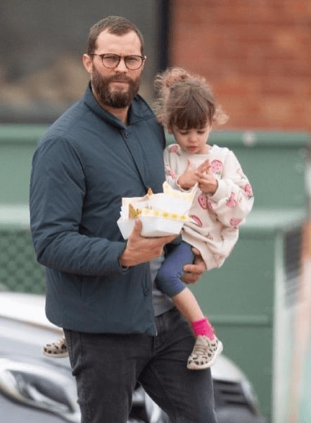 Quem é Alberta Dornan? Tudo Sobre a Filha de Jamie Dornan