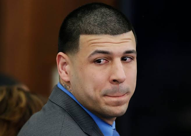 Qual a fortuna de Aaron Hernandez? Detalhes e fatos relevantes